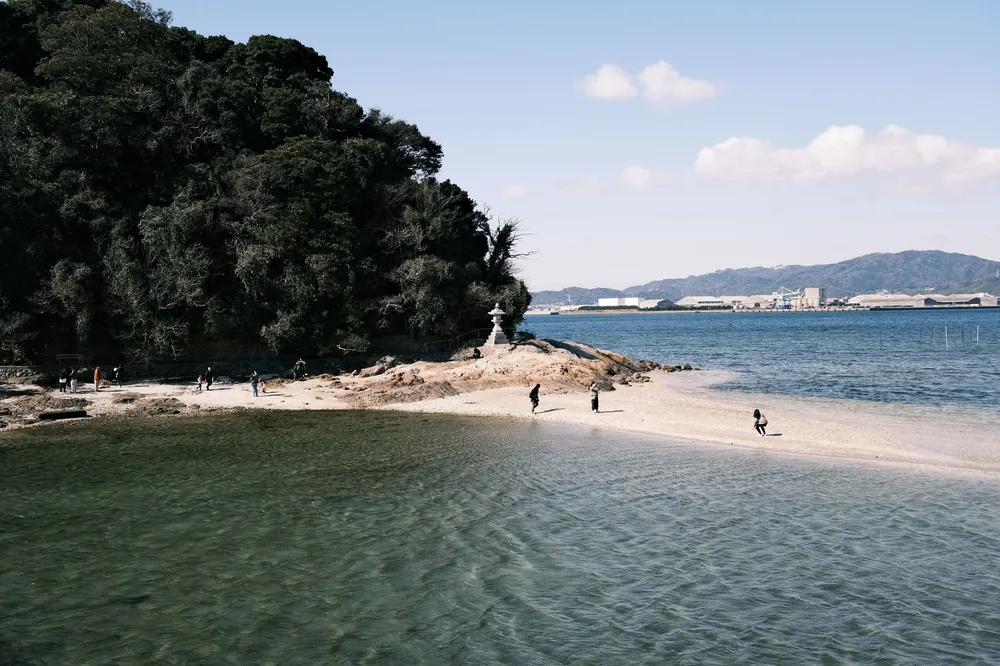 三河湾を望む蒲郡の海辺